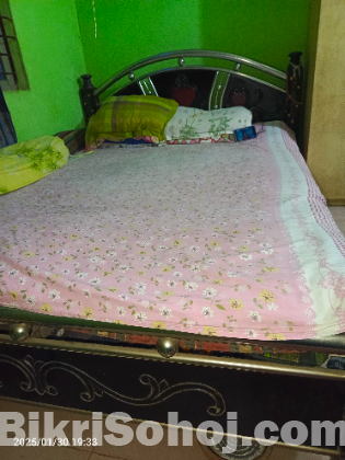 ব্যবহৃত খাট